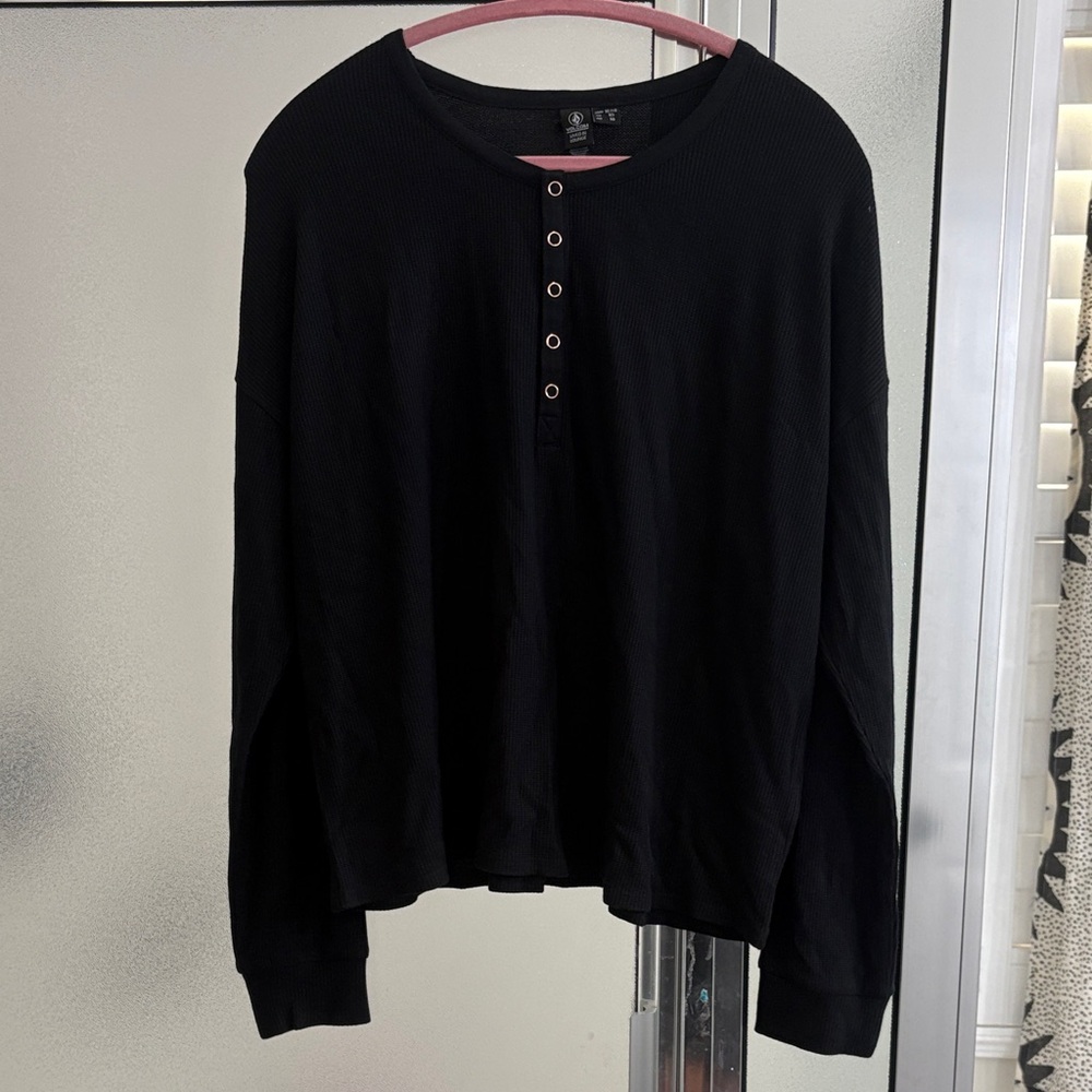 Volcom Black Crewneck thermal top